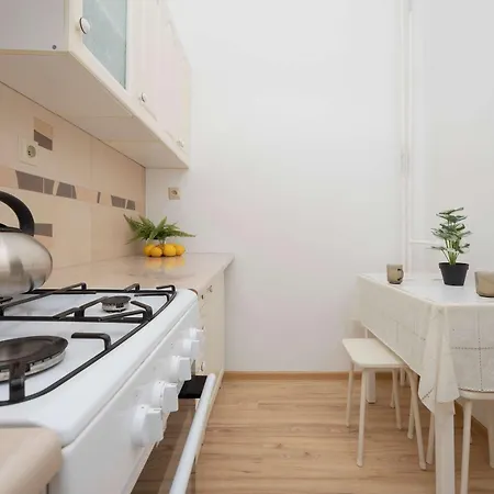 アパート Nowy Swiat W Centrum Warszawy By Renters *