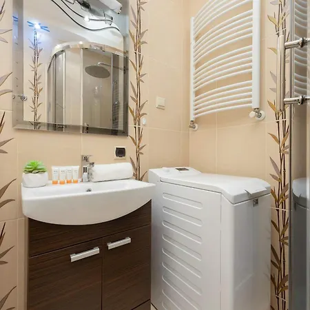 Nowy Swiat W Centrum Warszawy By Renters *