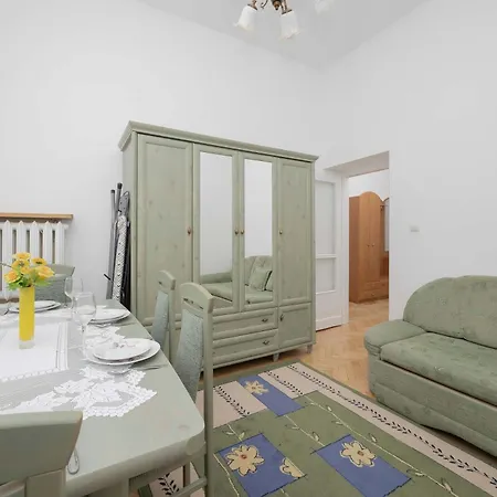 Nowy Swiat W Centrum Warszawy By Renters *