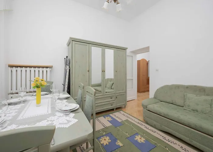 Nowy Swiat W Centrum Warszawy By Renters *